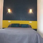 Au Chapon Fin Hotel