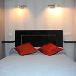Hotel Au Chapon Fin 3*