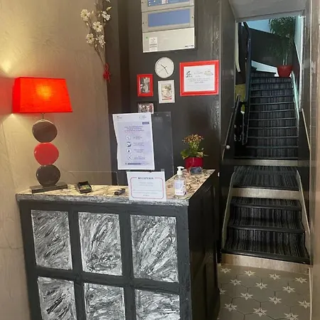 Au Chapon Fin Hotel