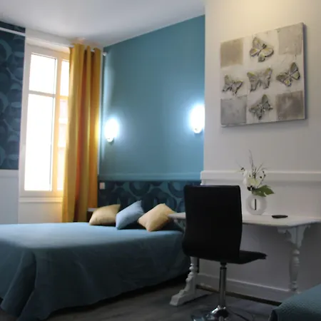 Au Chapon Fin Hotel