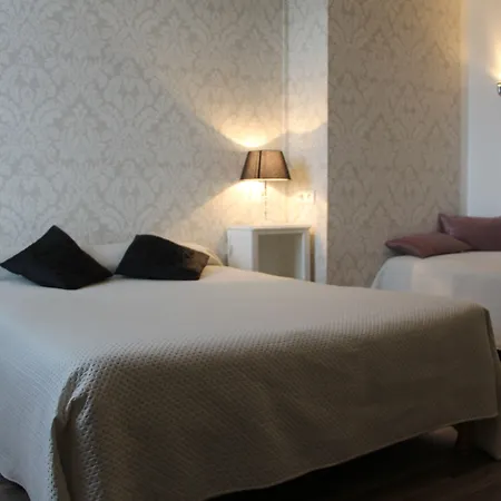 Au Chapon Fin Hotel