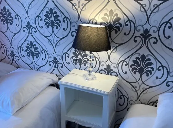 Au Chapon Fin Hotel 3*