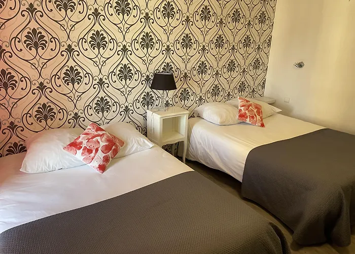 Hotel Au Chapon Fin 3*