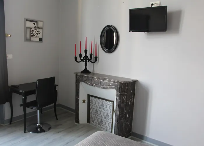 Hotel Au Chapon Fin 3*